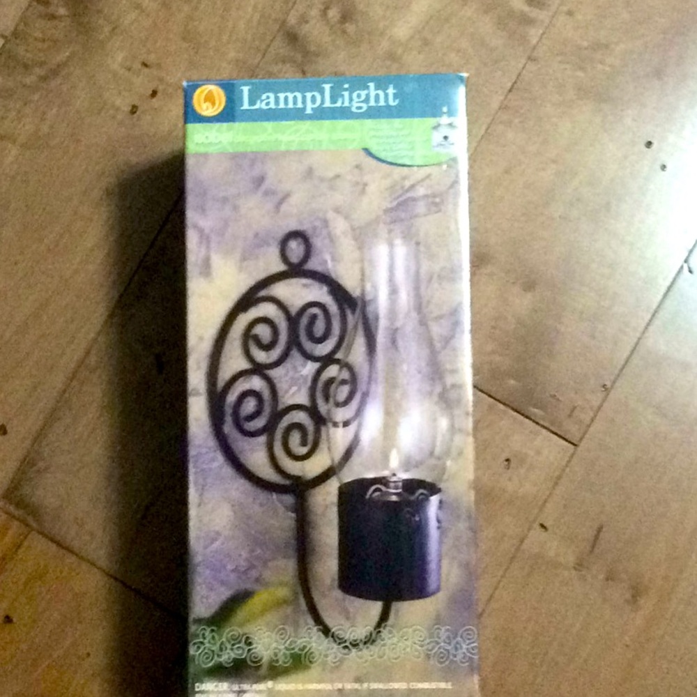 NWOT Isabel decorative liquid candle scone.  11”.